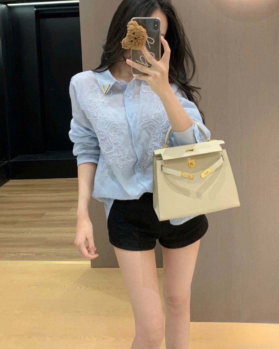 Áo sơ mi phối ren xanh dương và trắng Valentino 7