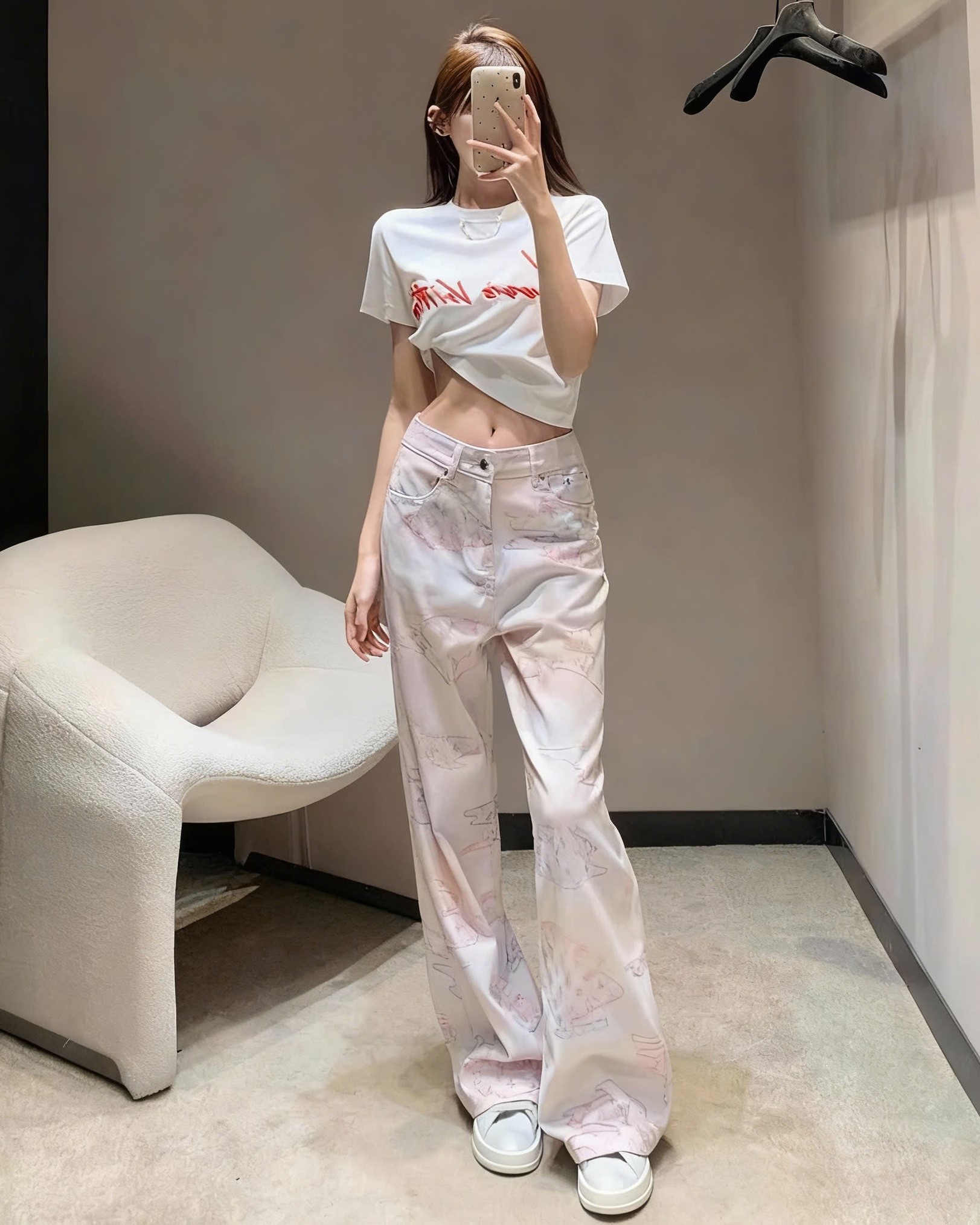 Quần dài trắng LV phối họa tiết 4