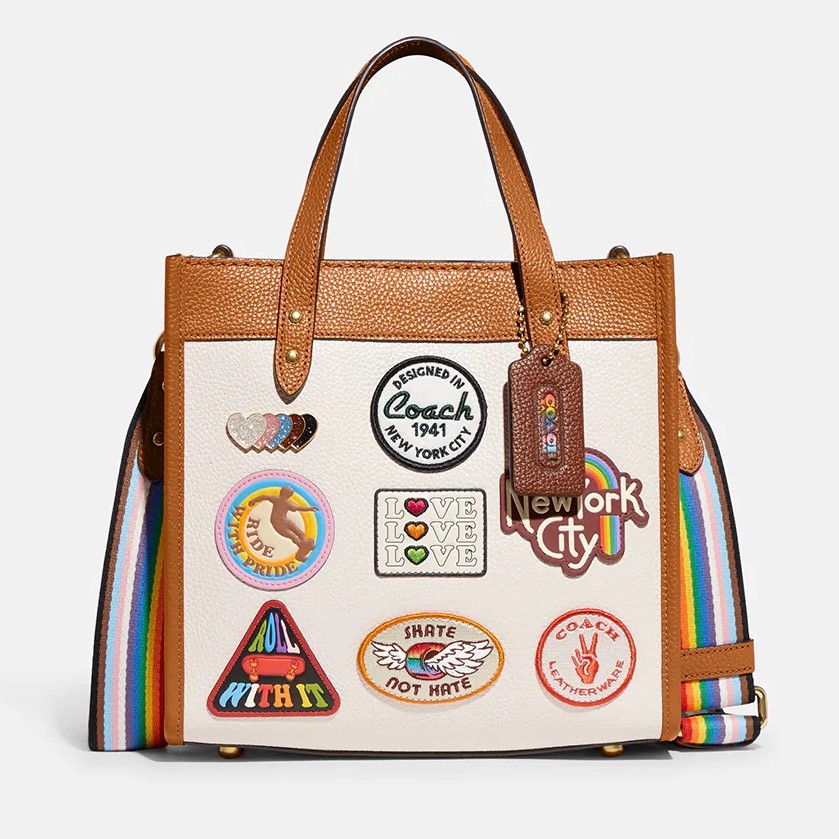 TÚI ĐEO CHÉO DÁNG TOTE COACH FIELD TOTE 22 WITH PATCHES 7