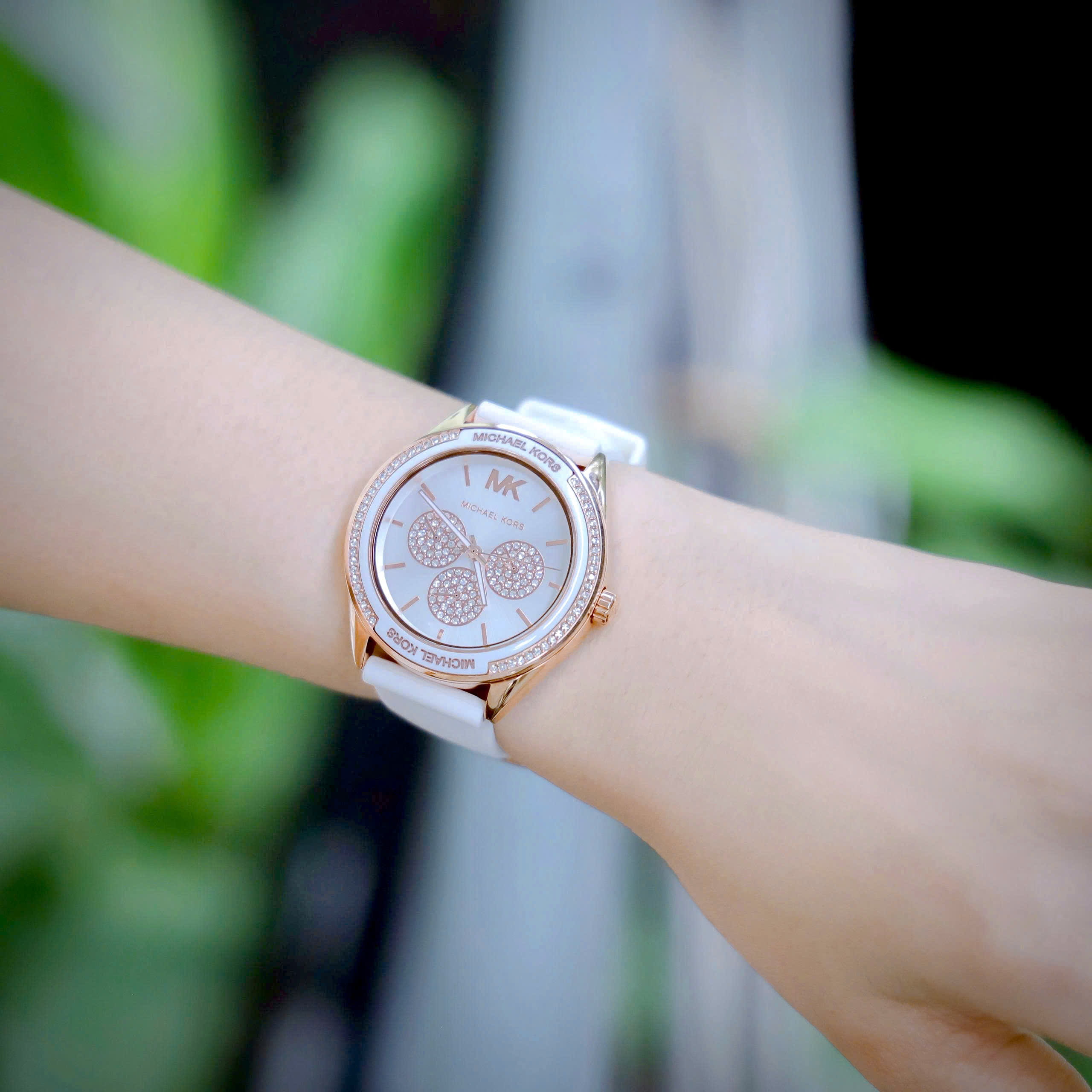 Đồng hồ nữ Michael Kors Oversized Rose Gold-tone Sports Watch With Silicone Strap MK6945 3