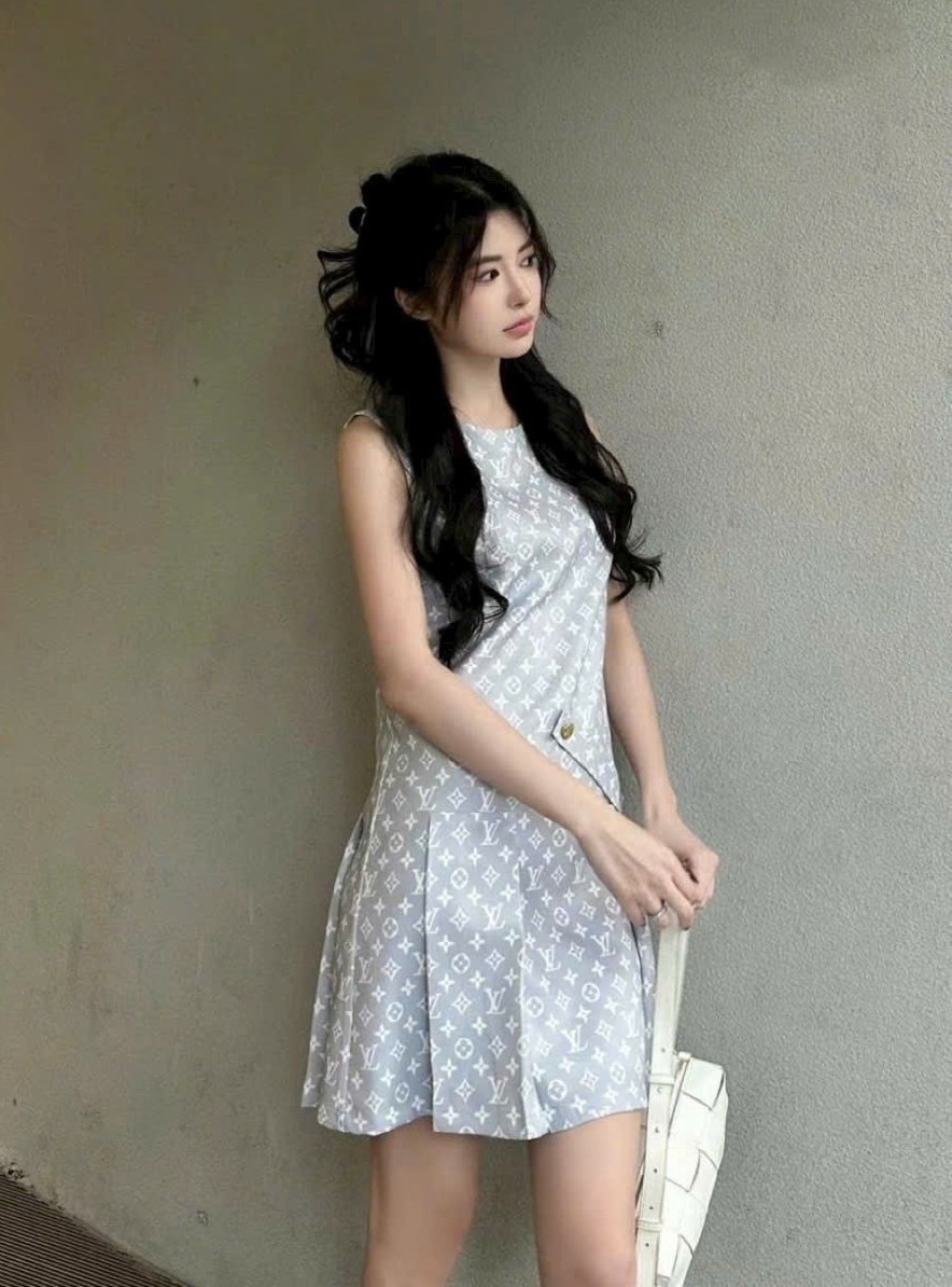 Áo đầm nữ Louis Vuitton xanh nhạt logo dệt nổi 3