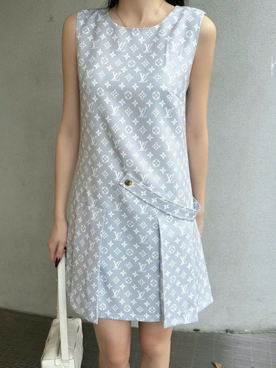 Áo đầm nữ Louis Vuitton xanh nhạt logo dệt nổi 11