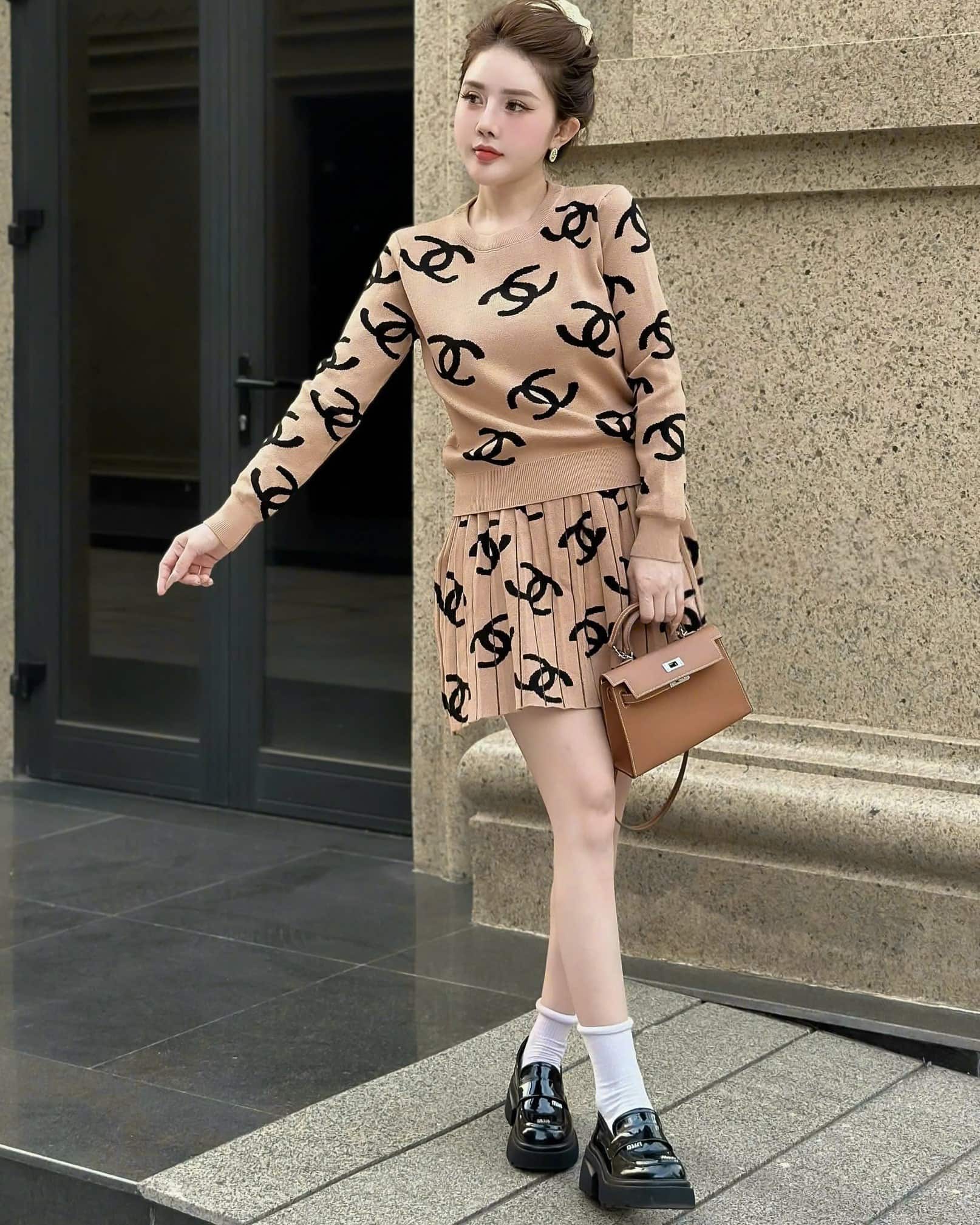 Set áo váy len họa tiết hãng Chanel 5