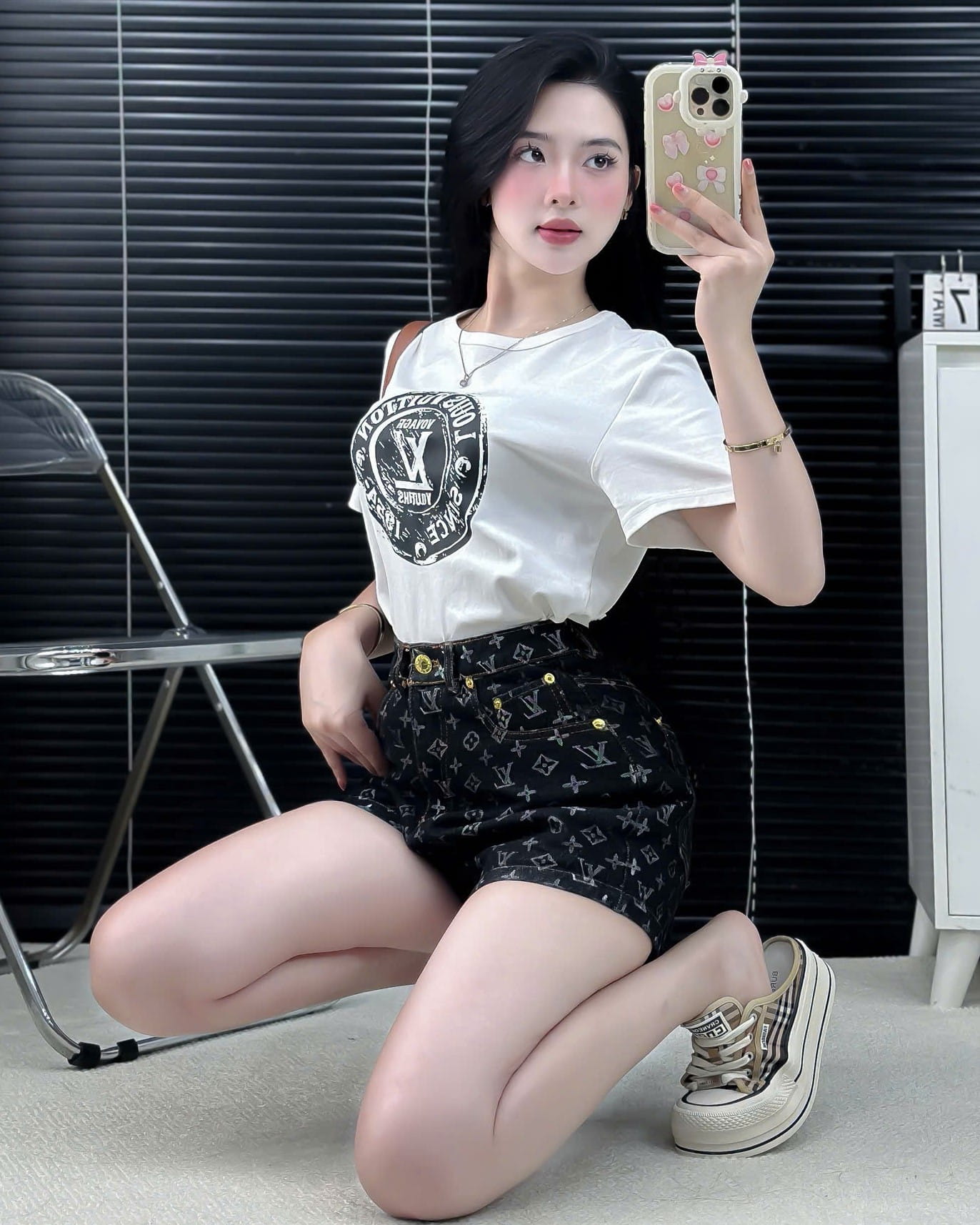 Set mix áo thun trắng quần short đen LV 1