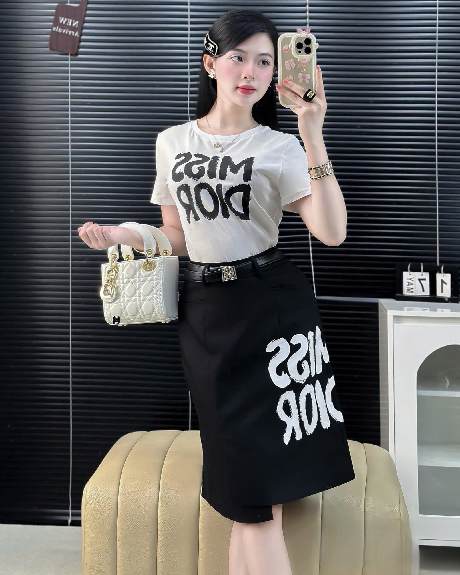 Set áo thun trắng váy đen họa tiết hãng Miss Dior 4