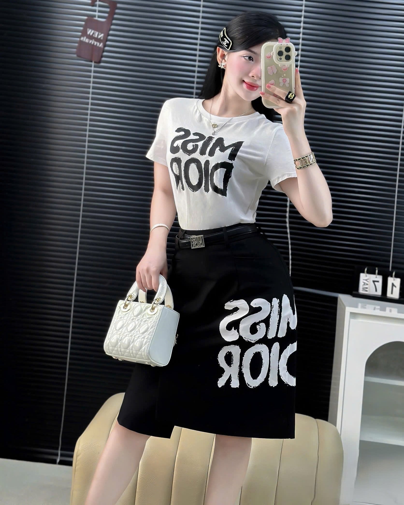 Set áo thun trắng váy đen họa tiết hãng Miss Dior 7