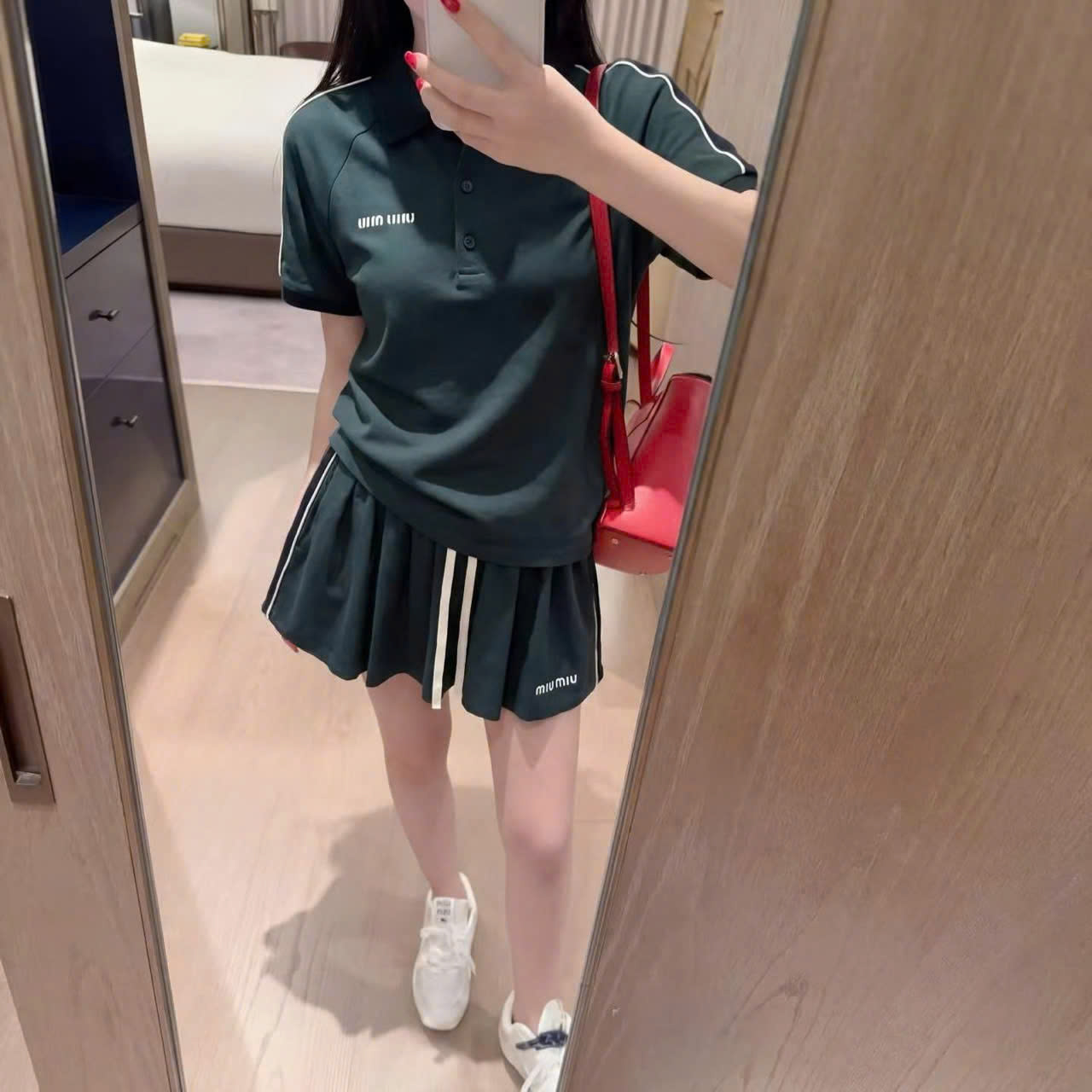Set áo có cổ váy xếp ly thun xanh lá Miu Miu 3
