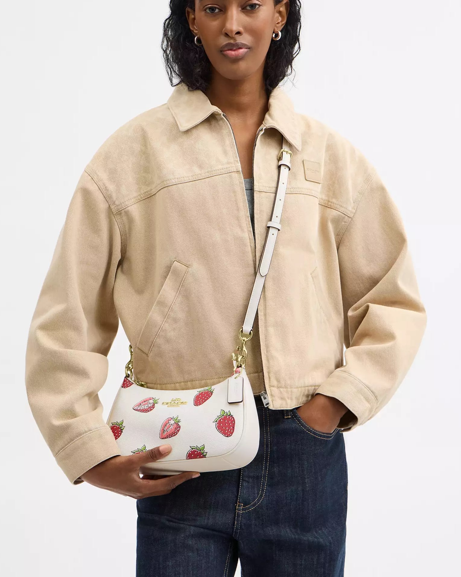 Túi Coach Teri Shoulder Bag With Strawberry Print Chalk Multi CAL62 6