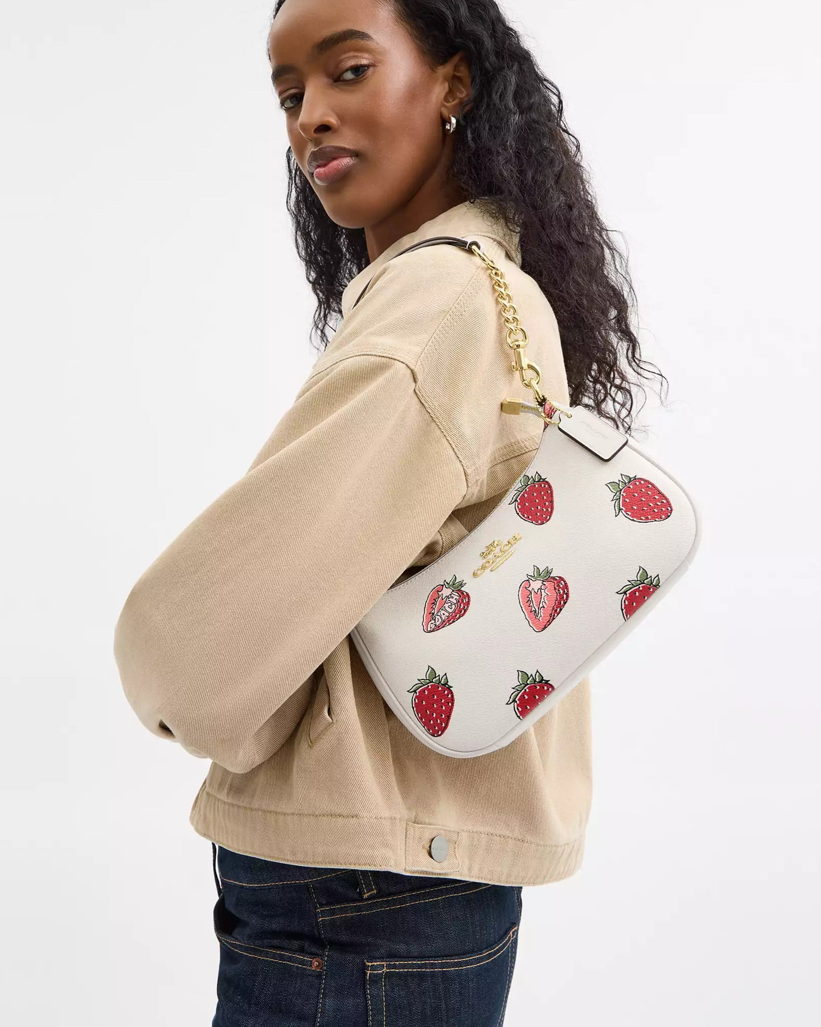 Túi Coach Teri Shoulder Bag With Strawberry Print Chalk Multi CAL62 7