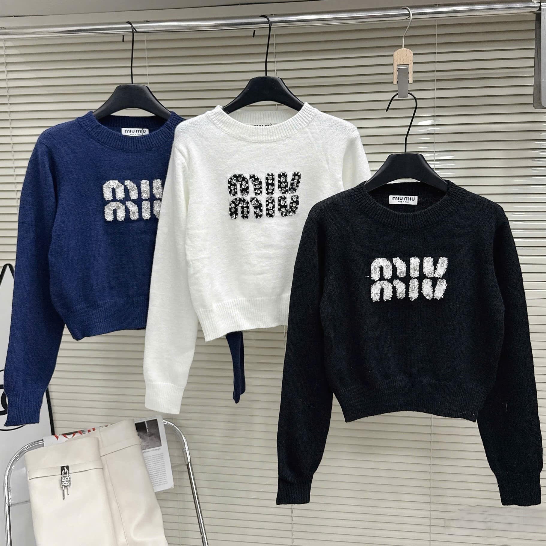 Áo nữ tay dài cổ tròn nhiều màu Miu Miu 2