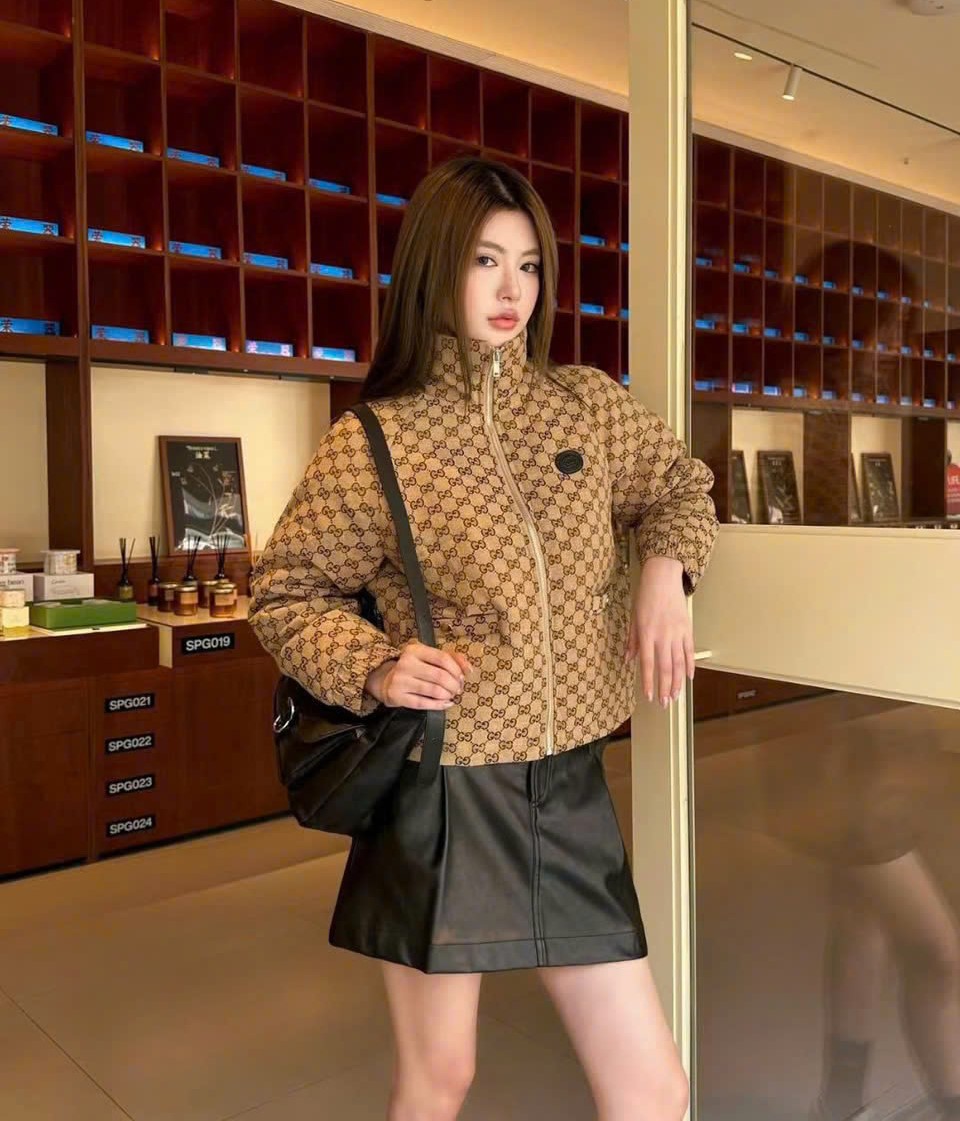 Áo khoác phao nâu họa tiết hãng Gucci 5
