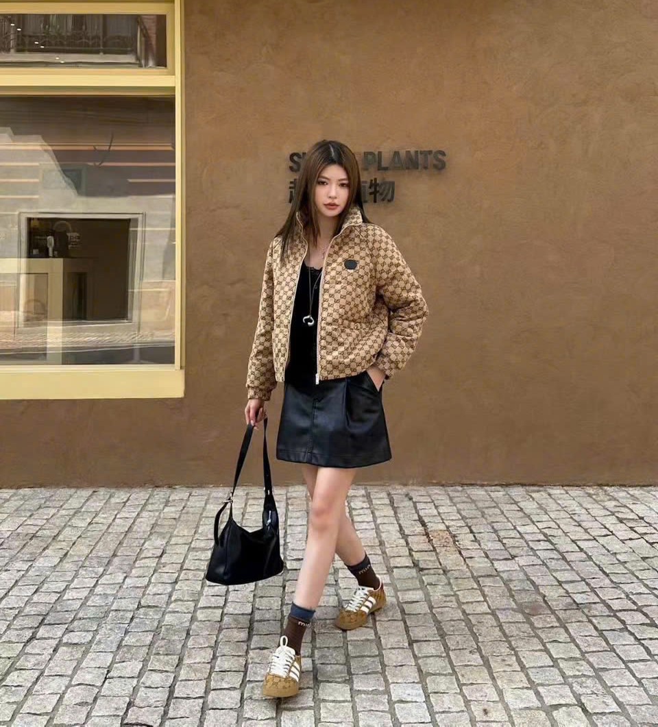 Áo khoác phao nâu họa tiết hãng Gucci 4