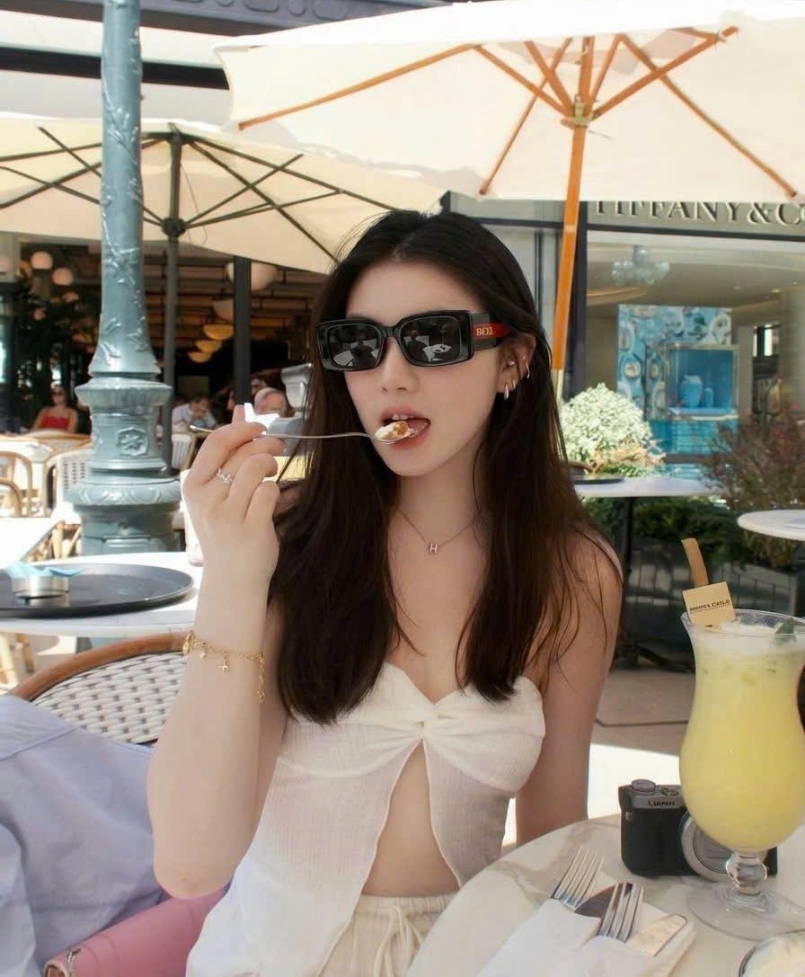 Kính mát Gucci Rectangle Acetate Sunglasses GG1860S 001 8