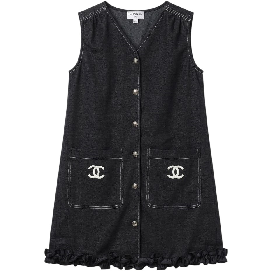 Áo đầm nữ sát nách dáng rộng trắng và jean Chanel 5