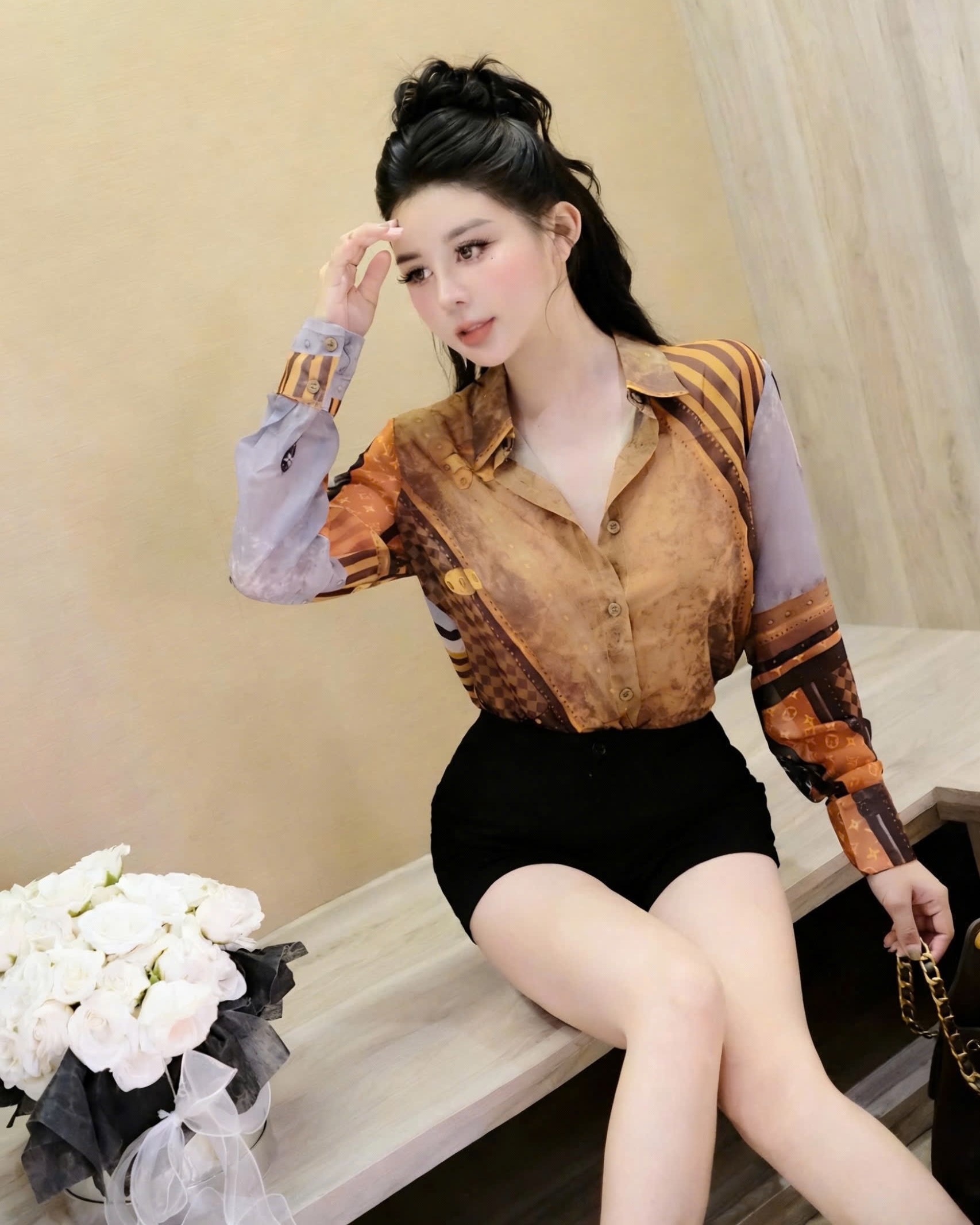 Áo sơ mi lụa tay dài màu nâu LV 8