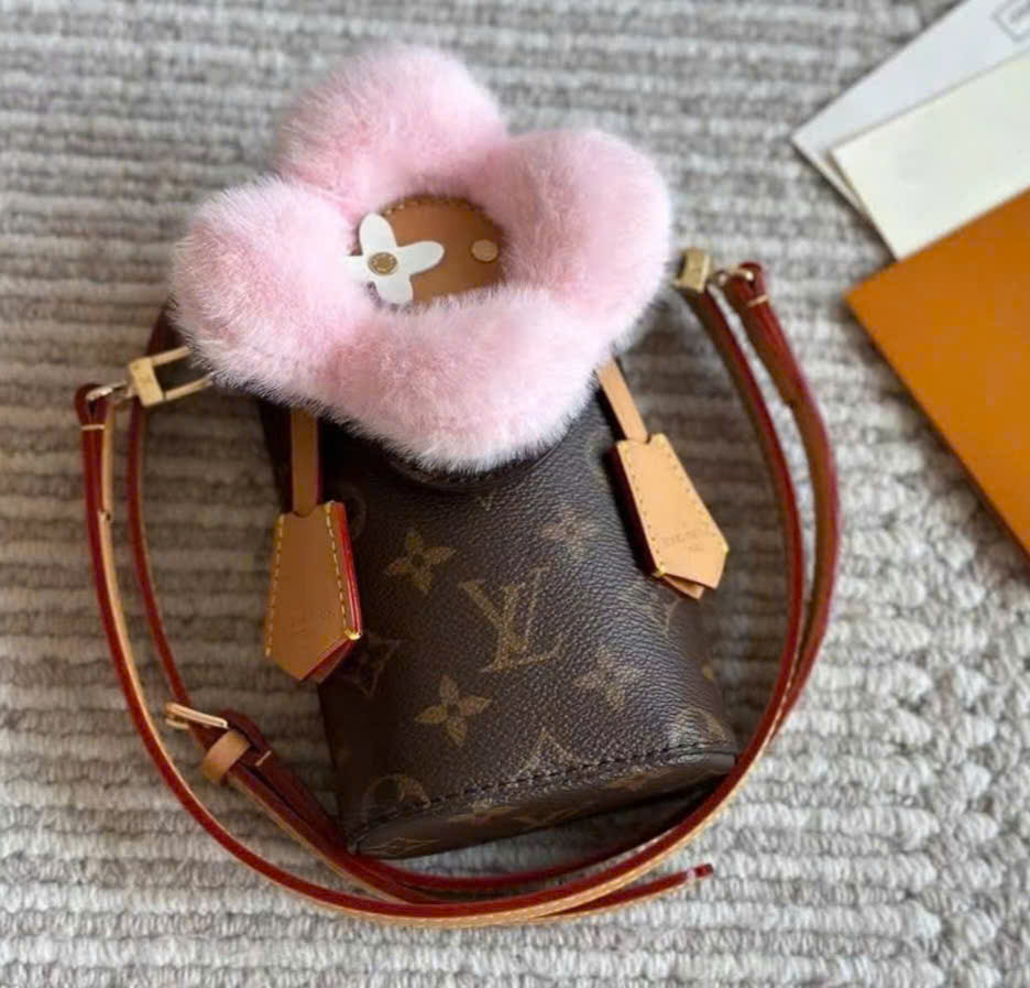 Túi Louis Vuitton LV Xmas Vivienne Phone Pouch Monogram Azure Frost M12269 5