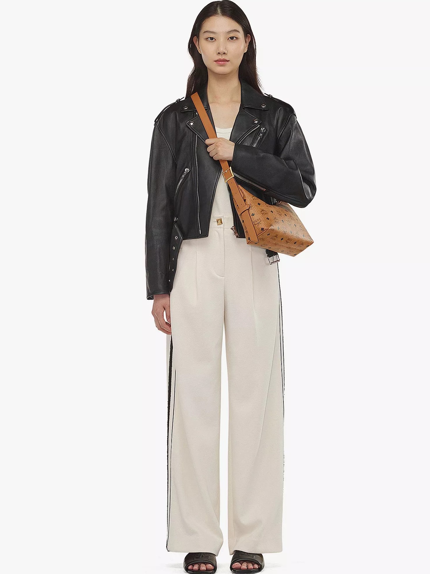 Túi xách nữ MCM Small Aren Hobo in Visetos Cognac 4