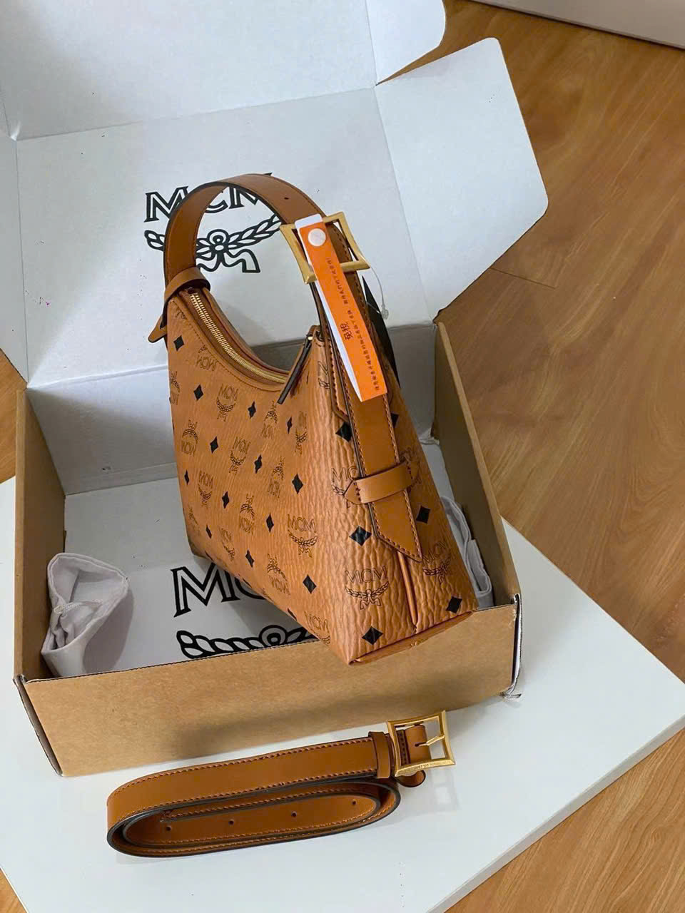 Túi xách nữ MCM Small Aren Hobo in Visetos Cognac 11