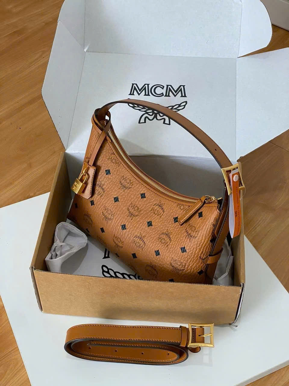 Túi xách nữ MCM Small Aren Hobo in Visetos Cognac 14
