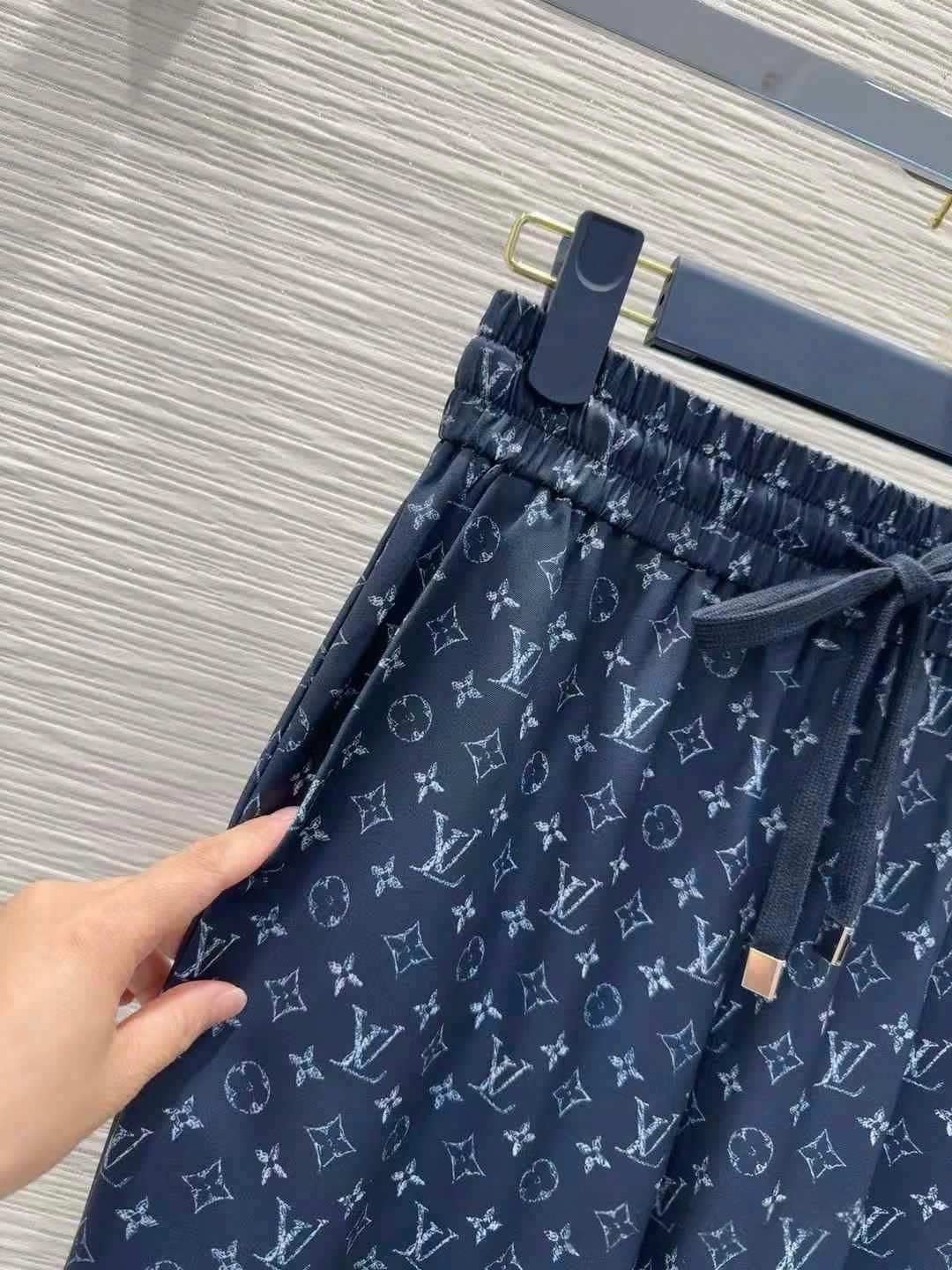 Set bộ áo thun quần lụa dài xanh dương LV 11