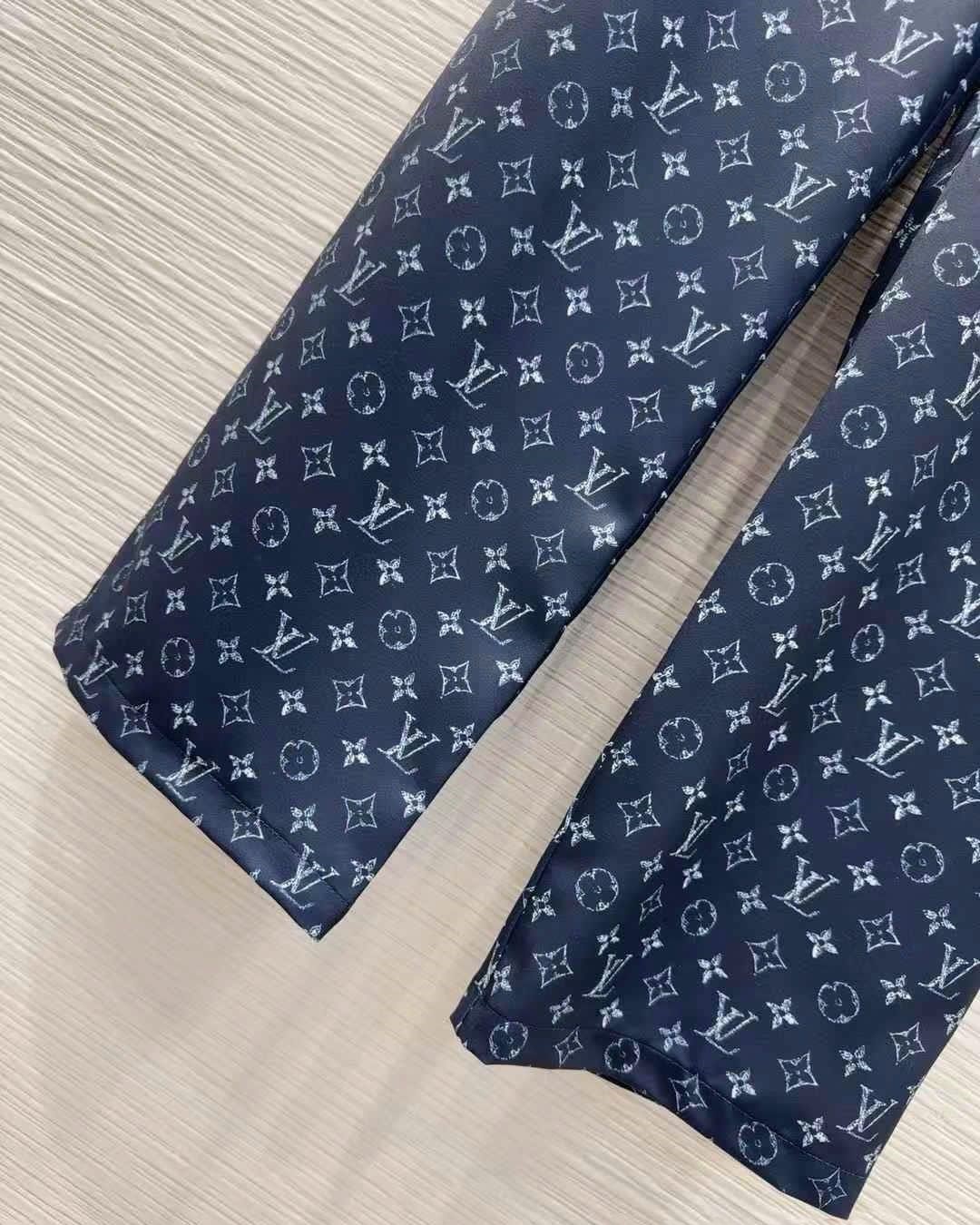 Set bộ áo thun quần lụa dài xanh dương LV 13