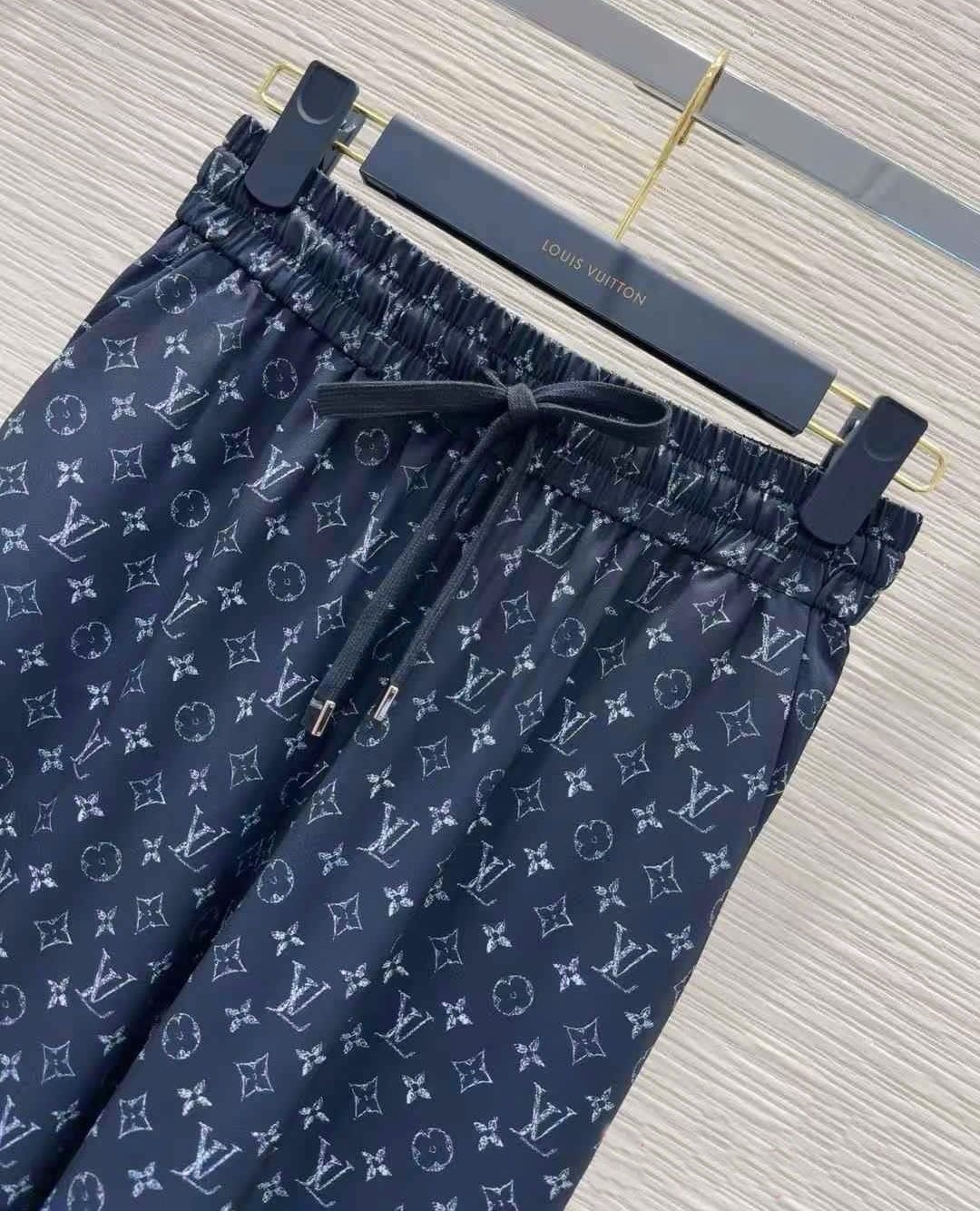 Set bộ áo thun quần lụa dài xanh dương LV 12