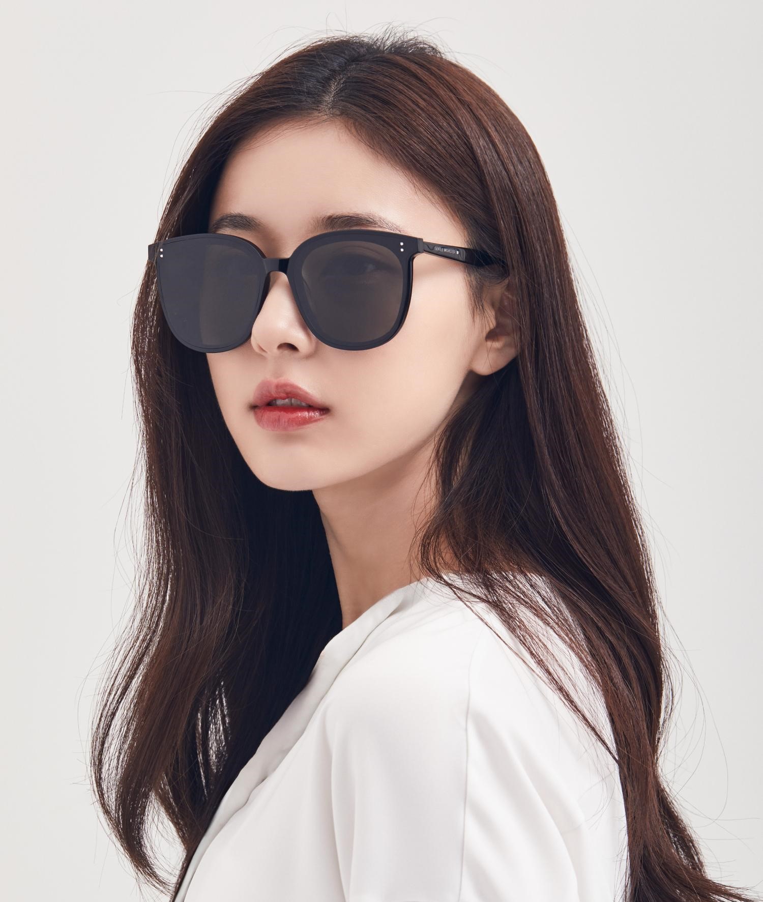 Mắt Kính Gentle Monster MyMa 01 Oversized Square Flatbar Frame 23
