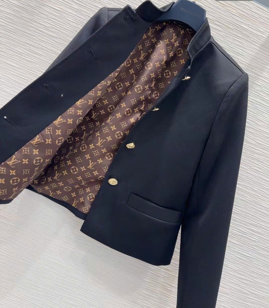Áo jacket tay dài Louis Vuitton 1