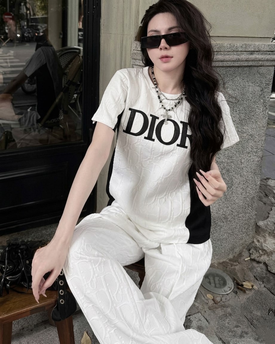 Set bộ trắng họa tiết chữ hãng Dior đen 3