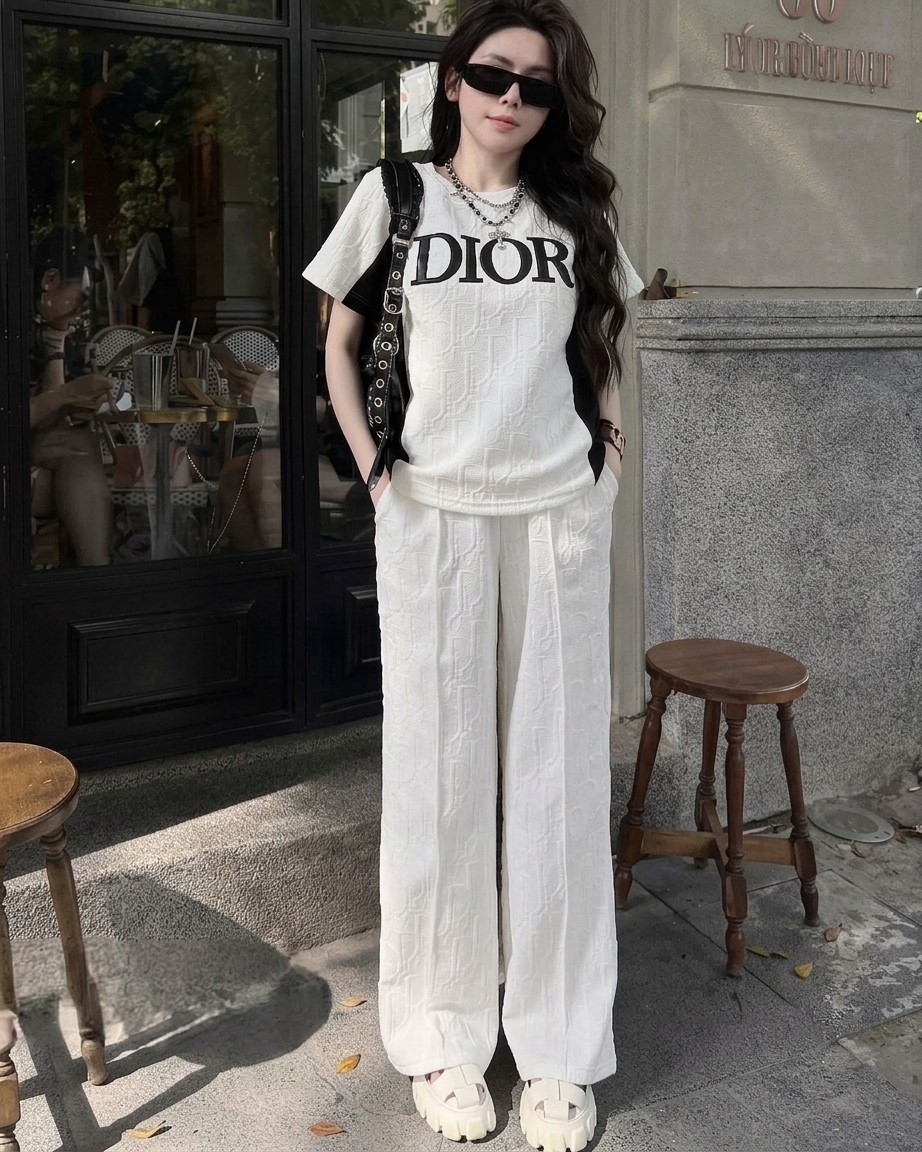 Set bộ trắng họa tiết chữ hãng Dior đen 1