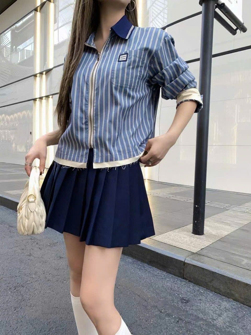 Áo sọc đứng xanh dương phối trắng Miu Miu 11