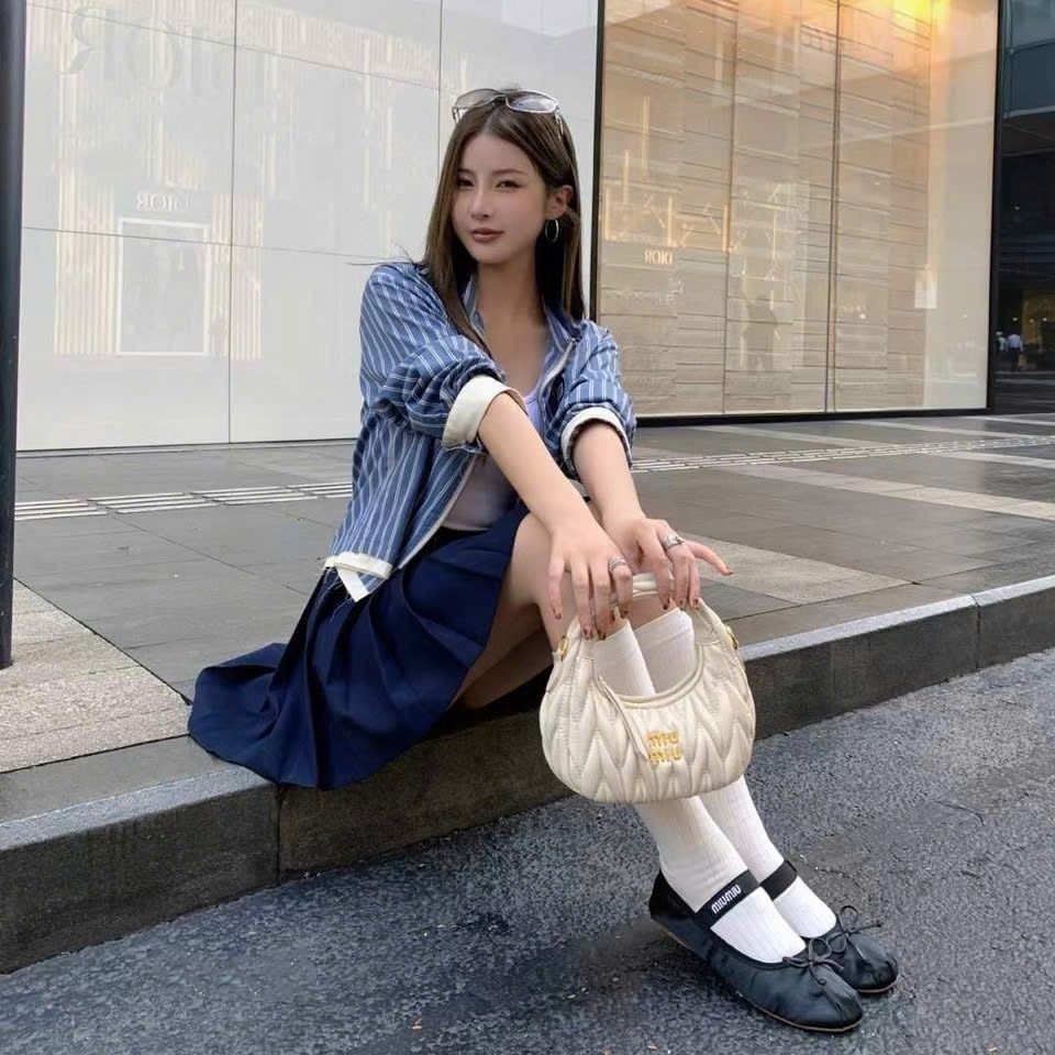 Áo sọc đứng xanh dương phối trắng Miu Miu 12