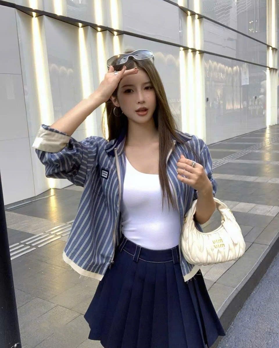 Áo sọc đứng xanh dương phối trắng Miu Miu 13