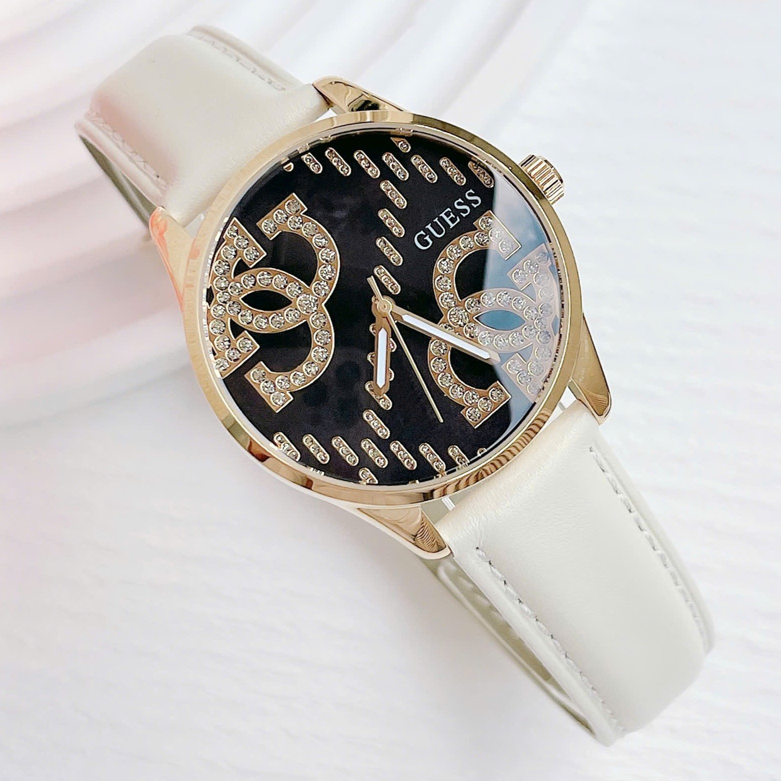 Đồng hồ nữ Guess Ladies Black Gold Tone Analog Watch GW0755L3 13