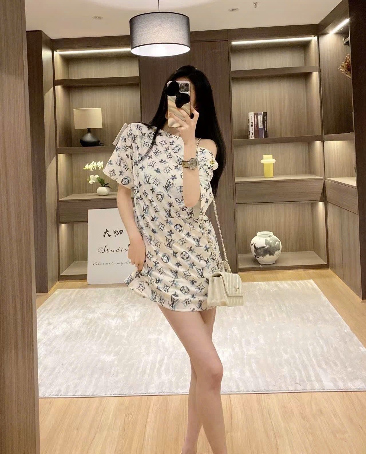 Áo thun nữ Louis Vuitton trễ vai 7