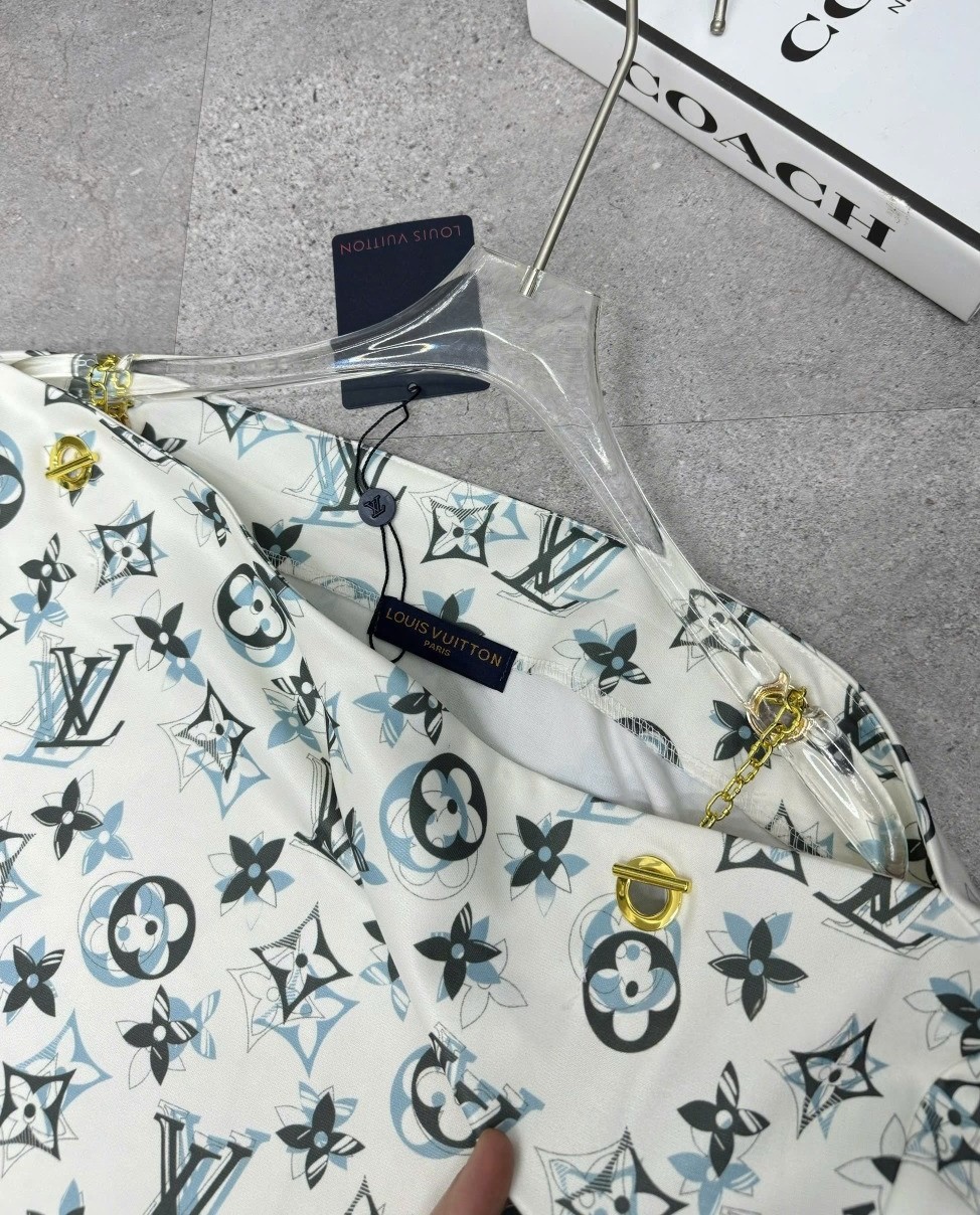 Áo thun nữ Louis Vuitton trễ vai 4