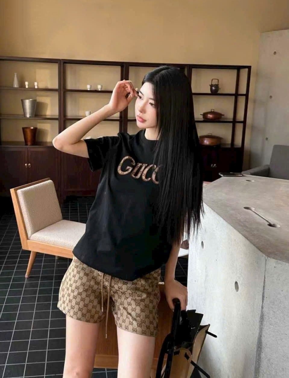 Set áo thun đen quần short nâu Gucci 1