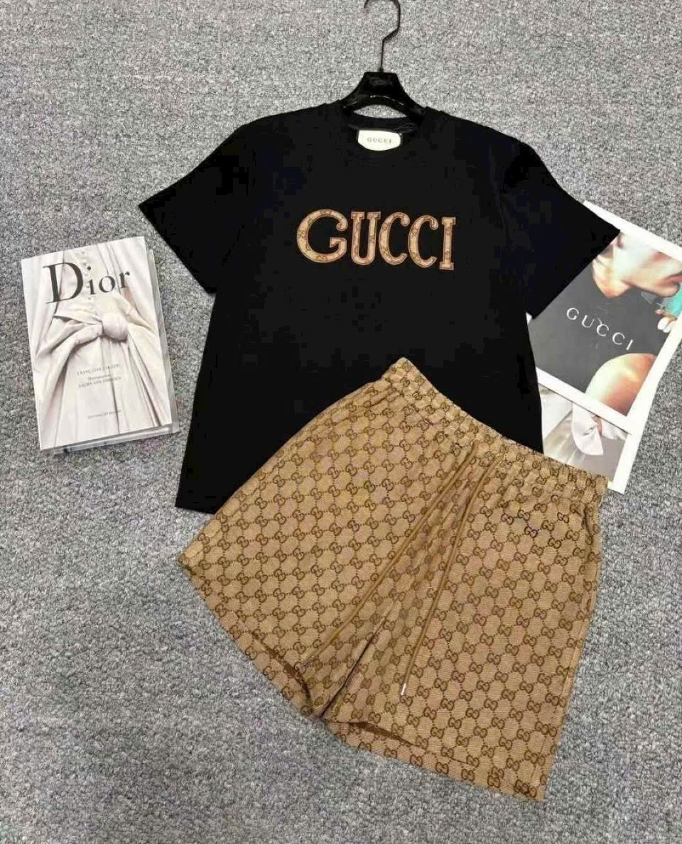 Set áo thun đen quần short nâu Gucci 2