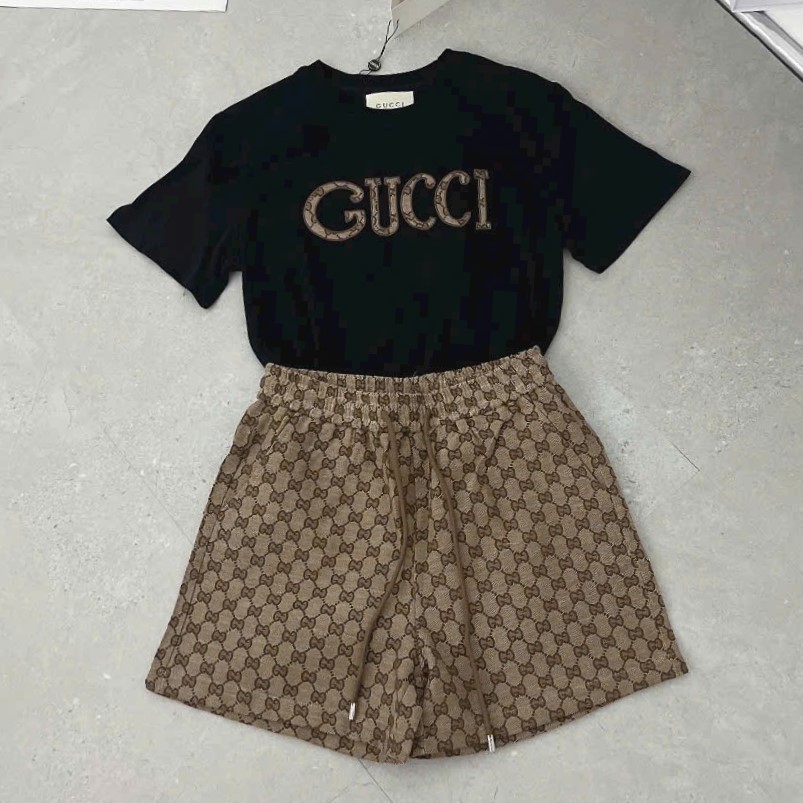 Set áo thun đen quần short nâu Gucci 4