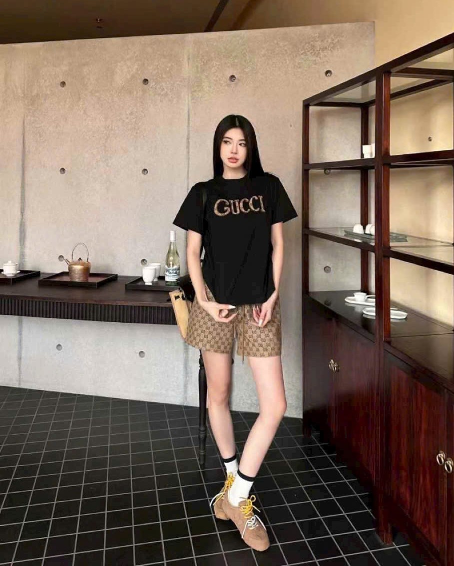 Set áo thun đen quần short nâu Gucci 6