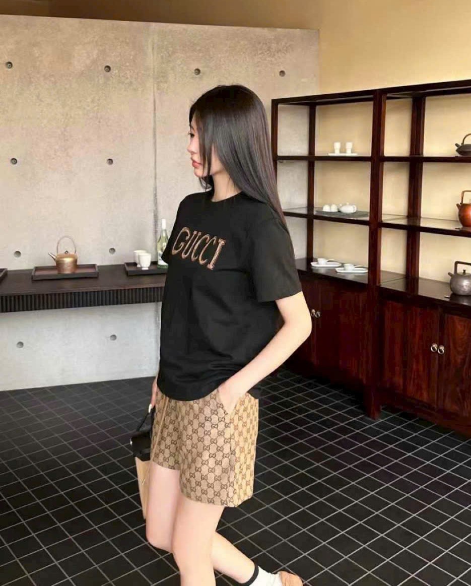 Set áo thun đen quần short nâu Gucci 8