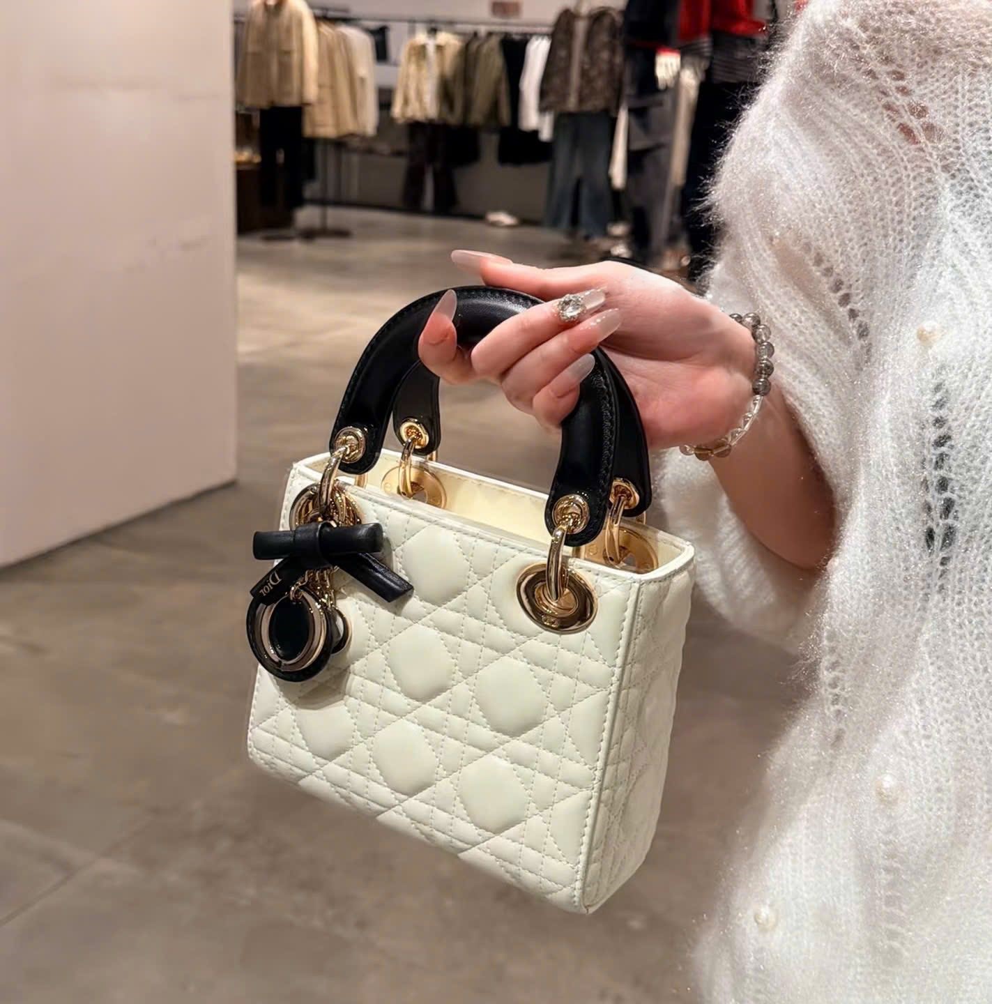 Túi Mini Lady Dior Bag with Chain Latte and Black Cannage Lambskin 6