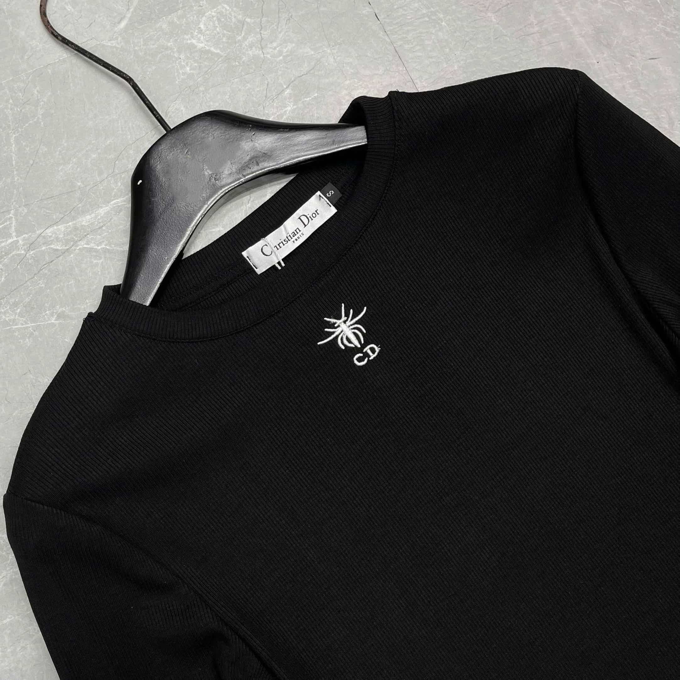Áo thun ôm tay dài cổ tròn trắng đen Dior 1