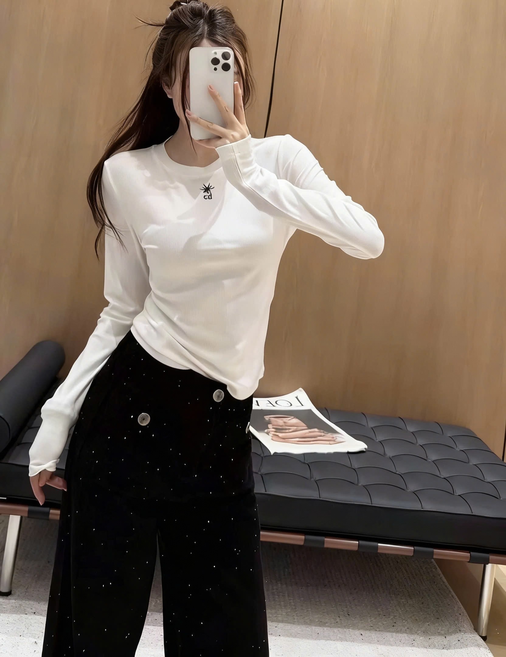 Áo thun ôm tay dài cổ tròn trắng đen Dior 5
