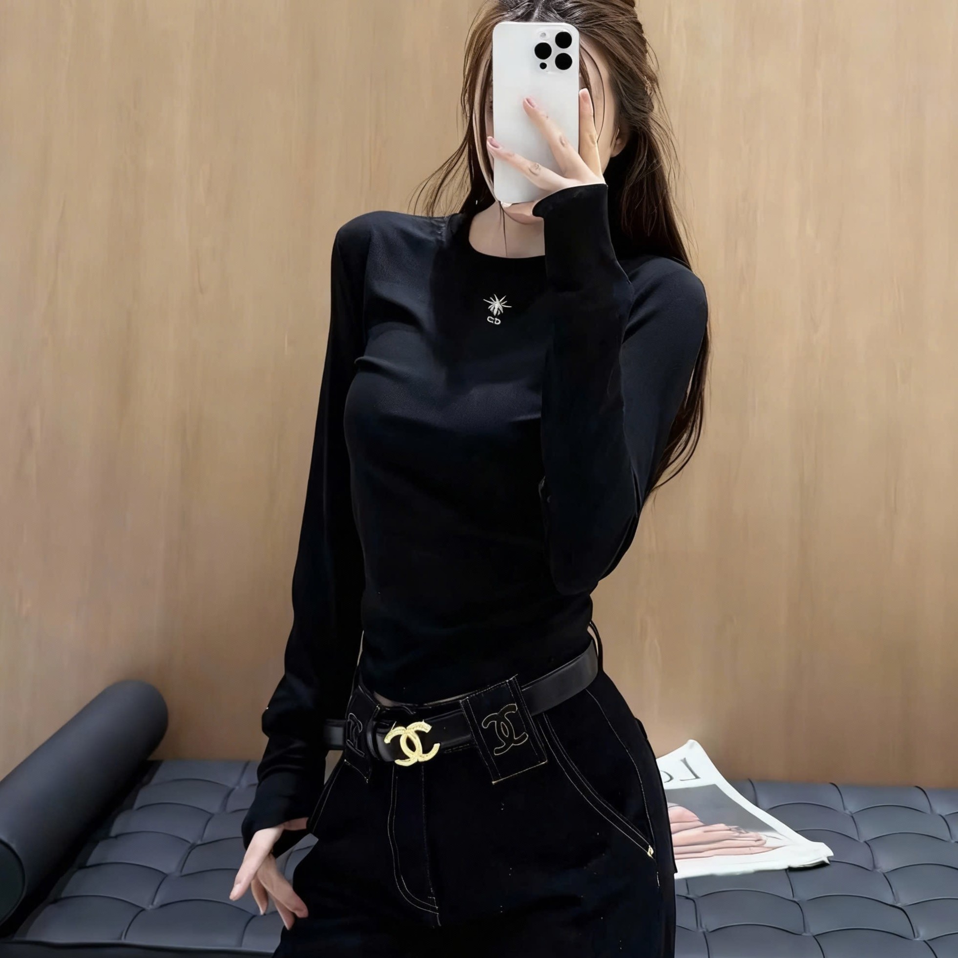 Áo thun ôm tay dài cổ tròn trắng đen Dior 6