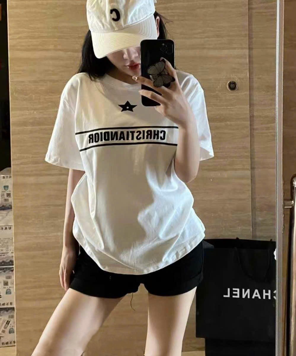 Set bộ nữ áo thun trắng phối đen kèm quần short Dior 4
