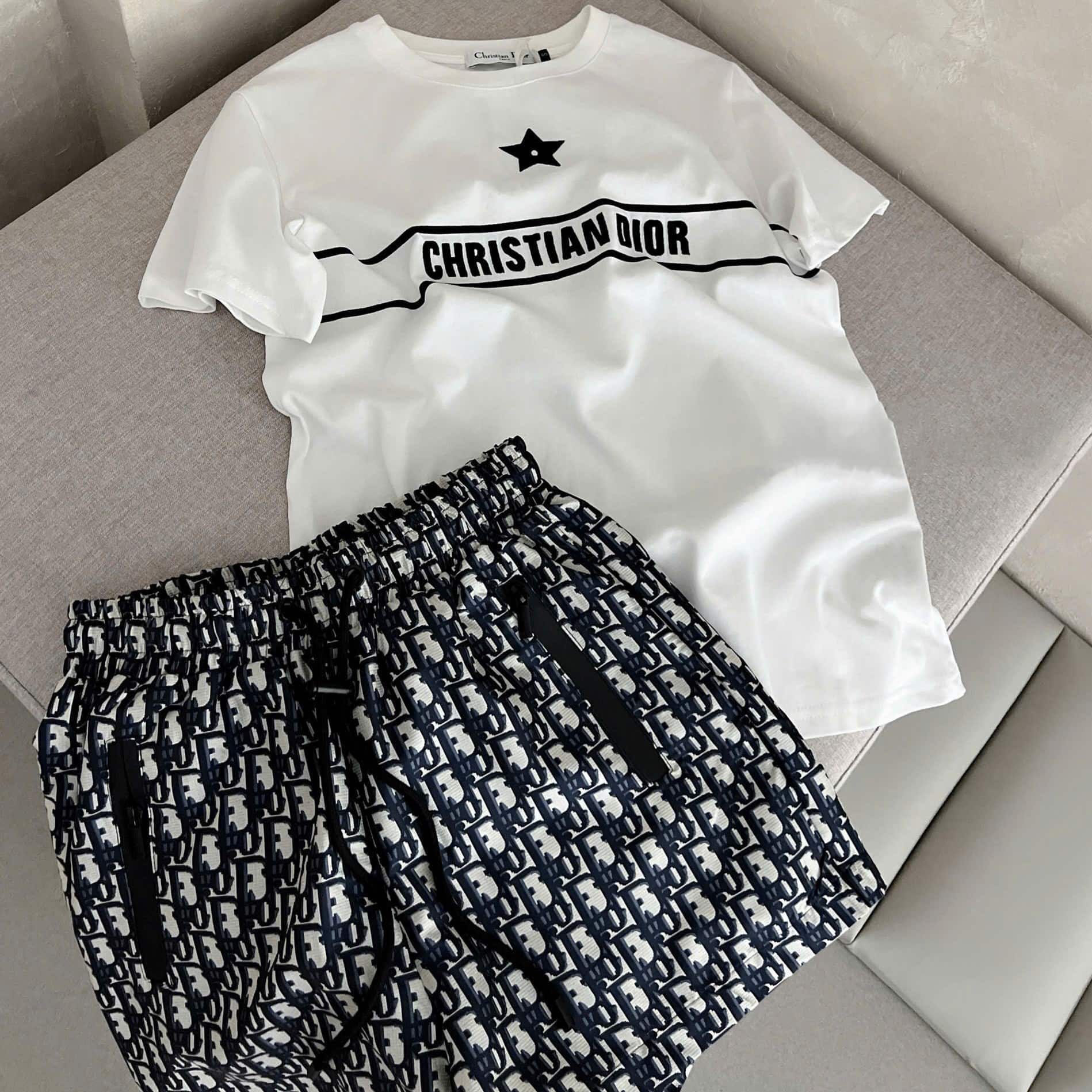 Set bộ nữ áo thun trắng phối đen kèm quần short Dior 1