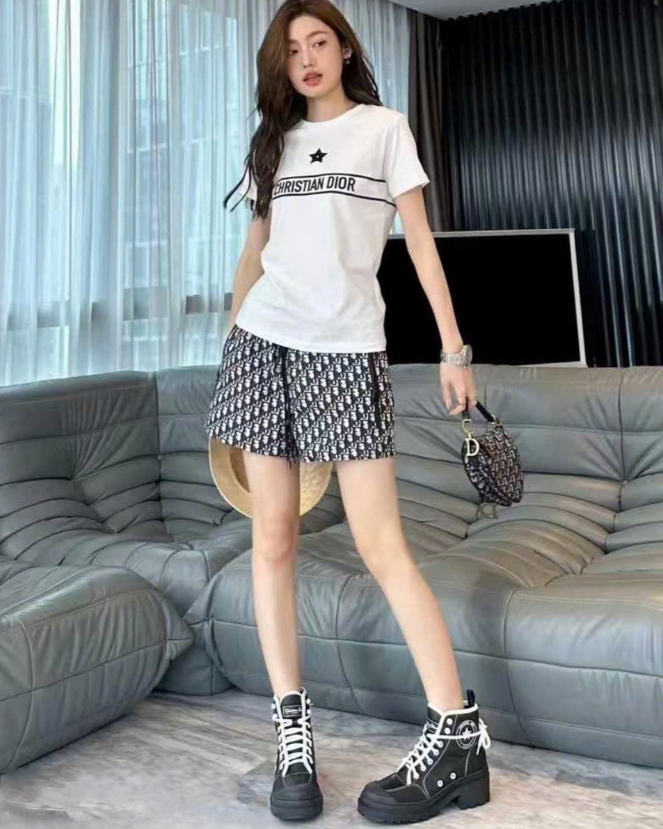 Set bộ nữ áo thun trắng phối đen kèm quần short Dior 6