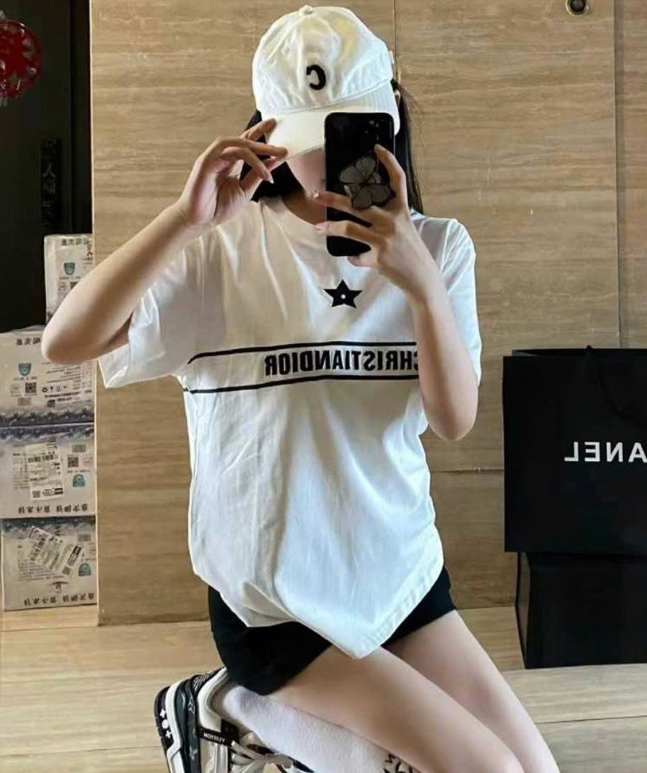 Set bộ nữ áo thun trắng phối đen kèm quần short Dior 8