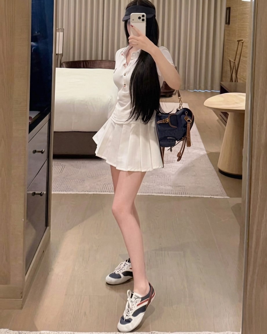 Set áo váy xếp ly màu trắng Thom Browne 5